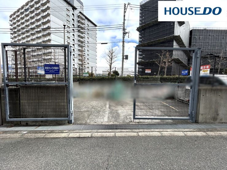 ゴミ置き場♪ゴミ置き場は敷地内に複数あります☆ゴミ出し時間帯:月曜・木曜は朝9時から夜21時まで、火曜・金曜は朝5時から朝8時まで。時間は変更する場合がございます。