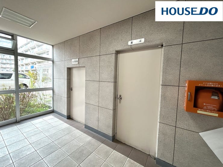 万一の緊急事態に備え、1分1秒でも早い処置が求められる現場で救命処置を行うための医療機器「AED」を設置♪