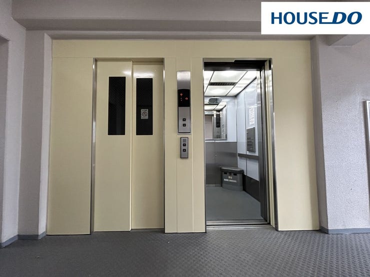 エレベーター2基有り♪モニター付なのでエレベーター内の様子がわかり防犯面も安心☆エレベーター全階停止棟☆