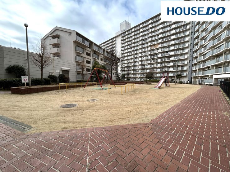 敷地内に公園があるので、マンション内で友達ができたり子供をマンション内で遊ばせられるので安心♪