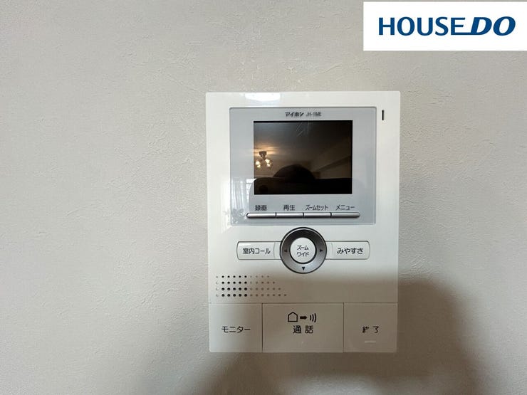 来訪者をTVモニターで確認でき防犯面も安心なTVモニター付インターホン♪録画機能付なので、留守中にどんな人が訪ねてきていたのかもちゃんと把握できるので安心☆