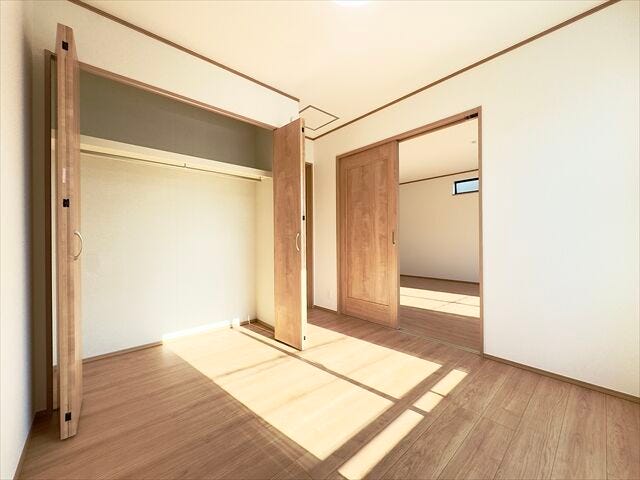 4.5帖洋室:収納スペースがあるのでコンパクトなお部屋ですがスッキリと片付けることができ、お部屋を広くお使いいただけます。