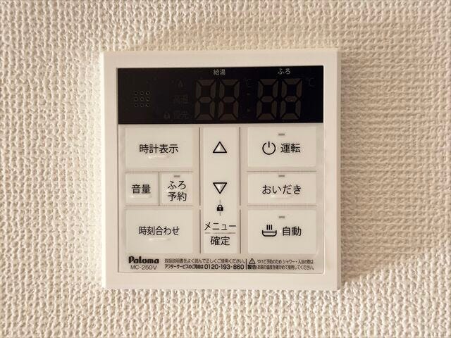 給湯器:追い炊き機能が付いた給湯器です。いつでも温かいお風呂に入ることができますね。