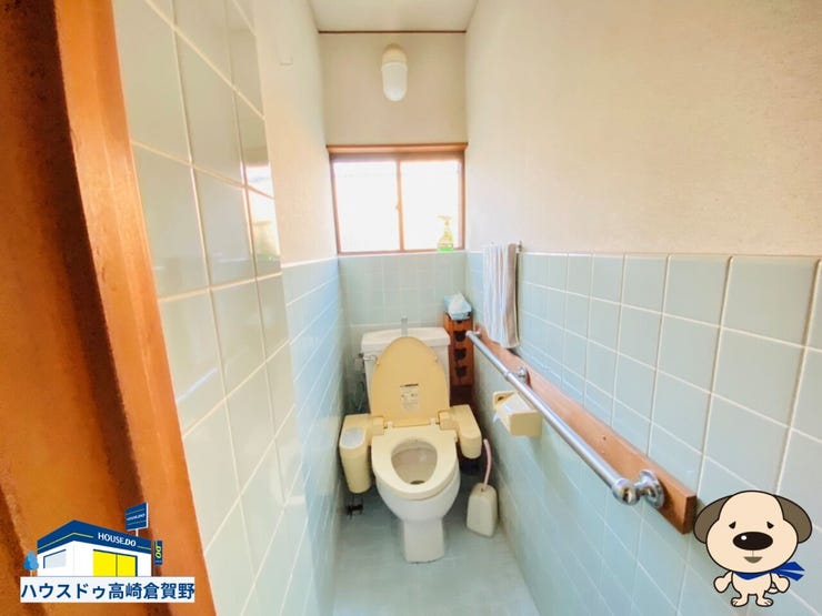 手すり付きの1階トイレで、安心して使える快適設計です。