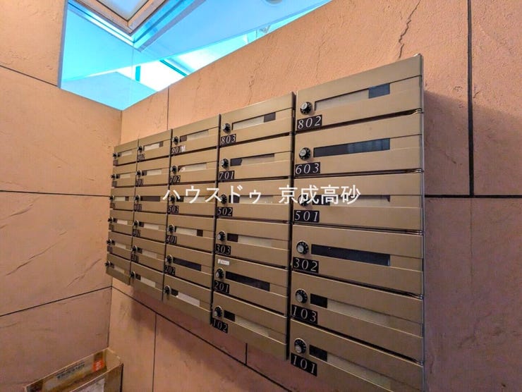 共用部分の集合ポストです。大切なお手紙をお届けします。