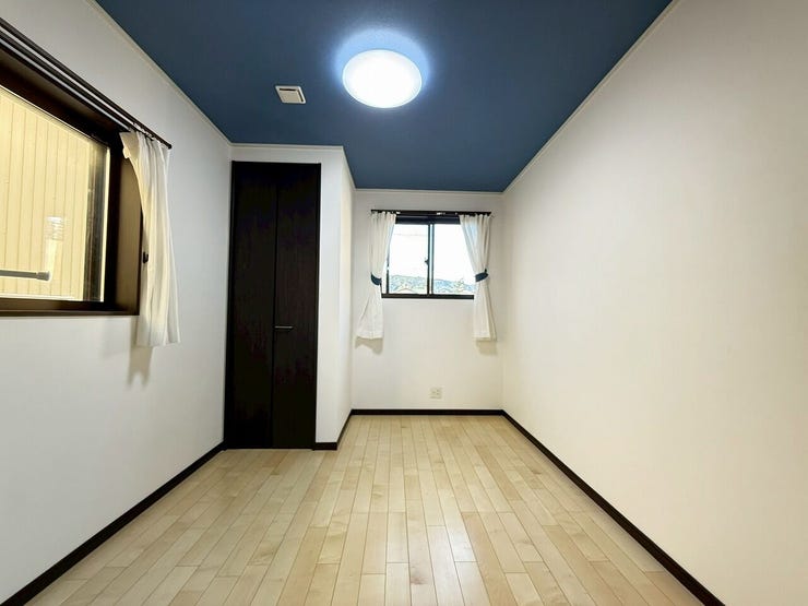 1階洋室 6帖
お子様のお部屋や書斎にいかがでしょうか◎
趣味部屋にも◎