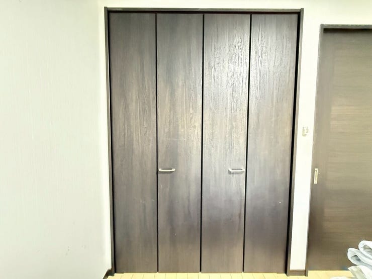 1階洋室クローゼット 収納力◎
主寝室には天窓が付いており、日当たり良好♪