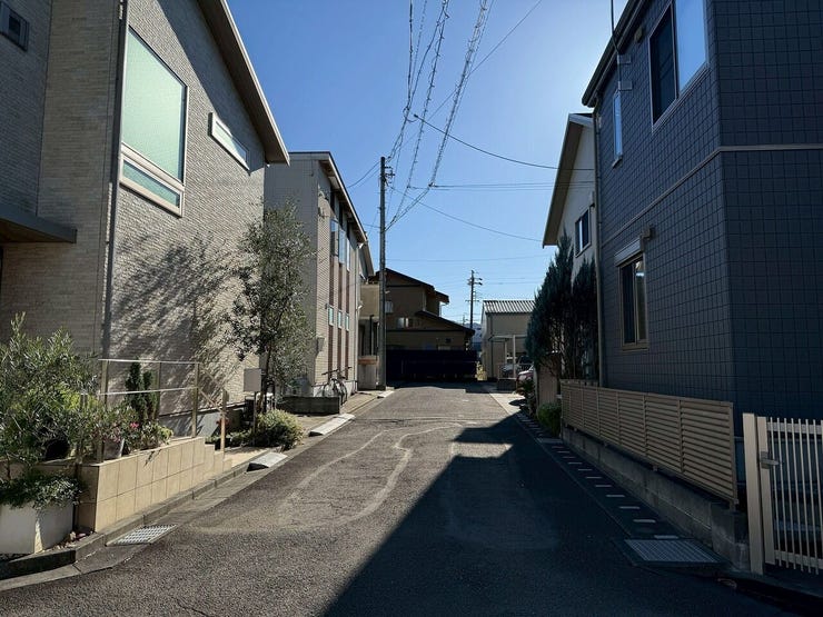 前面道路
道路幅がしっかりあるので、運転も駐車も落ち着いて可能です◎