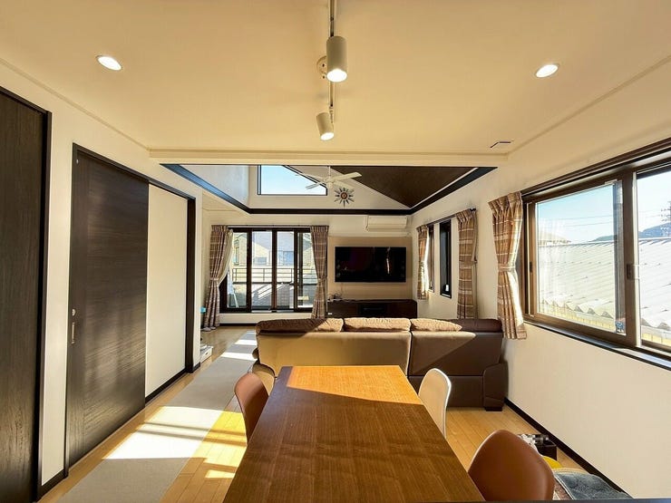 キッチンからの景色♪お洒落な空間です◎
お料理をしながらご家族の様子を見ることができますね♪