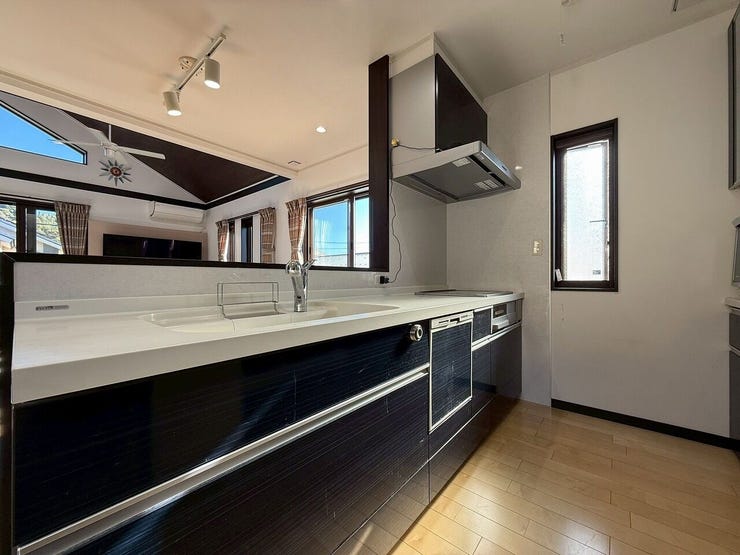 IHコンロです◎収納も多く、お掃除も楽しくなりますね♪
食洗器付き!!