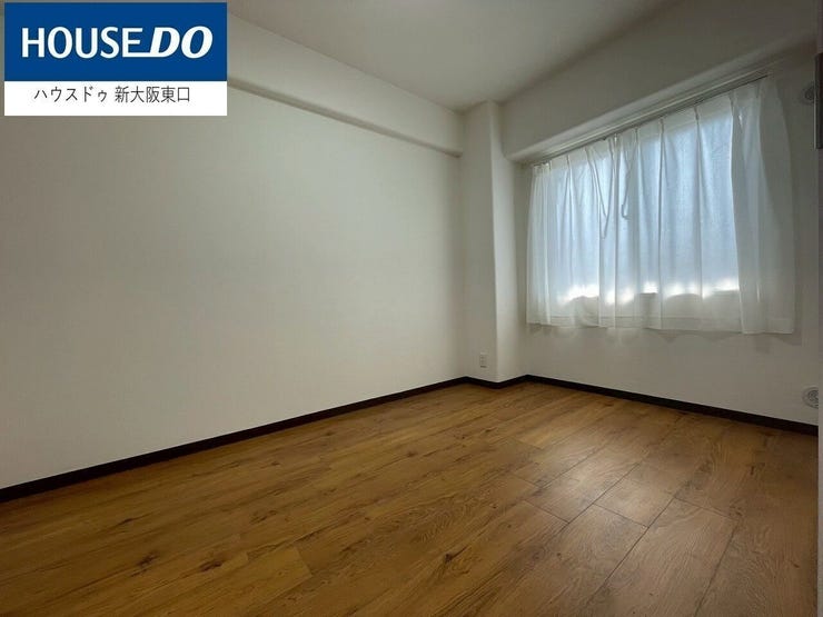 洋室4.4帖は北を向いていますが、日がはいりとても明るいお部屋です。