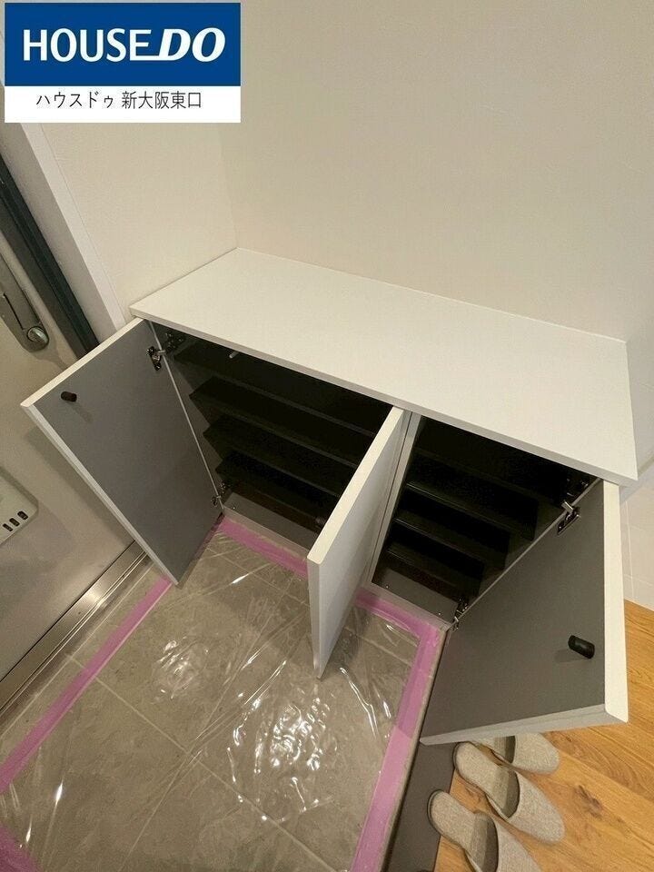 シューズボックスです。
鍵や帽子などはこの上に置いておくと良いかも知れません