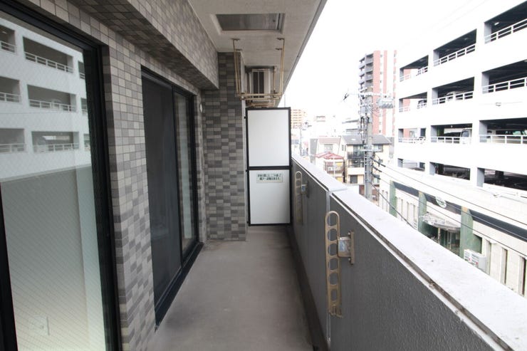 お布団もラクラク干せて快適な広々バルコニーです♪