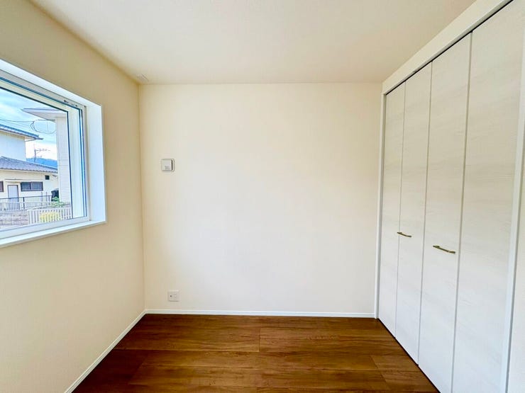 1階リビング横の洋室です♪
