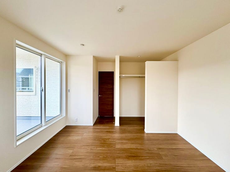 開放感あふれる、ゆとりある主寝室♪