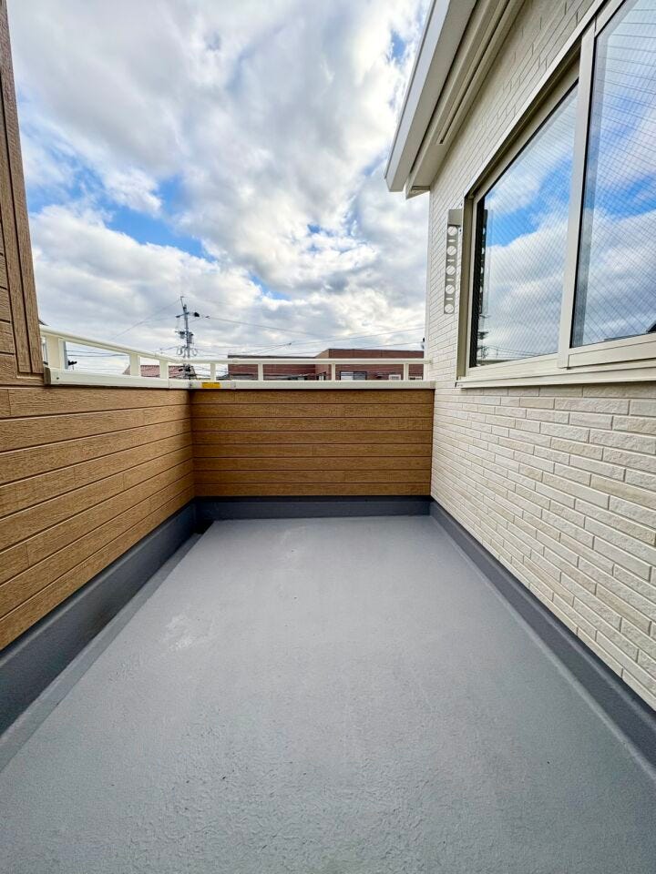 青空を近くに感じる、開放的なバルコニー♪