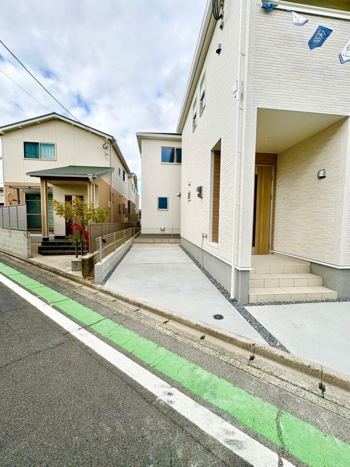 普通車2台駐車可能です!