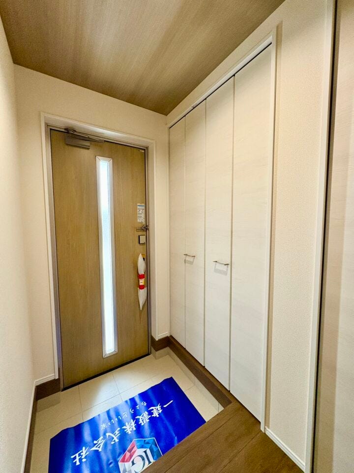 収納力バツグン!スッキリ片付く明るい玄関♪