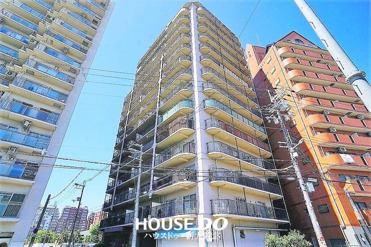 【外観】
■東淀川駅徒歩4分!
■2026年1月リノベーション完成予定!
■1Fシャッター付きガレージ権利付き◎
■3LDK→2LDKに変更可能です!