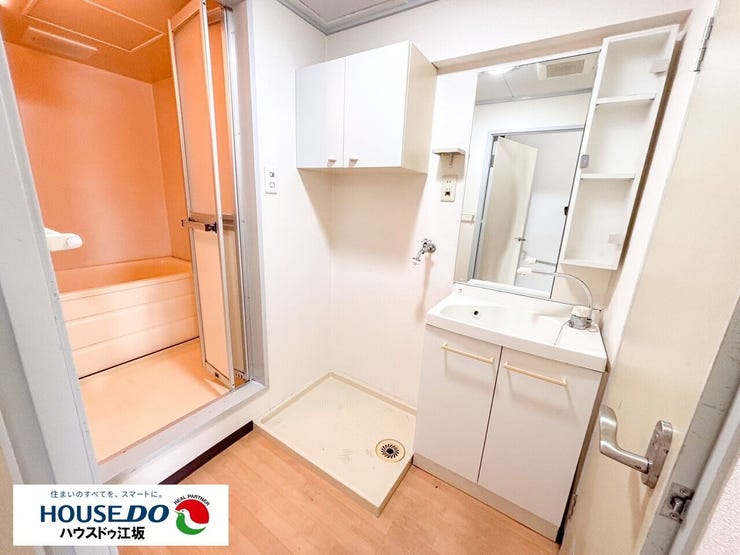 【脱衣所】広い空間なので朝の準備なども落ち着いて出来ますね!