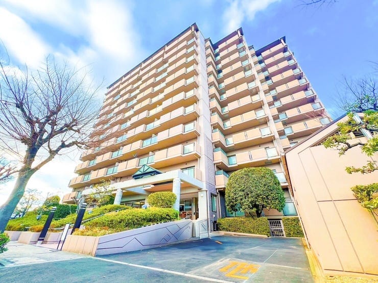 【外観】
【外観】下新庄駅から5分程の立地にそびえ立つエレガントな外観です!
オートロックも設置されているので安心です!