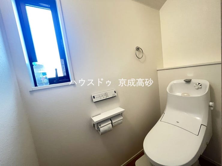 トイレは2か所ございますので、朝の込み合う時間帯も安心です!
来客時にも気兼ねなくご使用いただけます。