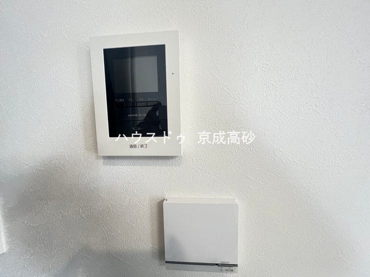 来訪者の確認をして対応出来る
TVモニター付インターホン!お子さまのお留守番にも安心ですね!