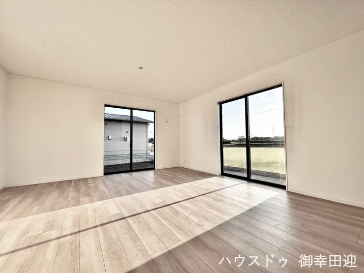 ■□■安らぎと笑顔の中心地■□■陽光が優しく降り注ぎ、会話が自然と弾む。ここでは、毎日が特別な時間へと変わります