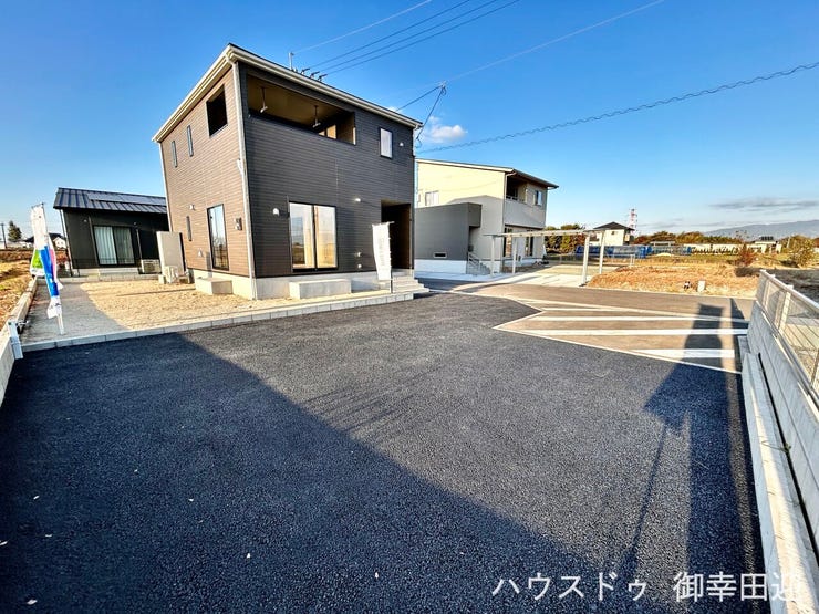 ■□■車と趣味の幅が広がる場所■□■単なる駐車スペースではない、洗車やタイヤ交換、DIYにも使える多目的な屋外スペースです