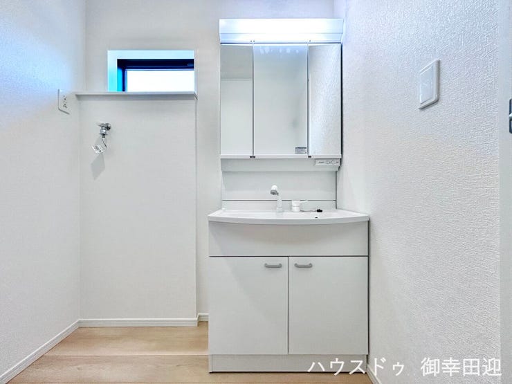 ■□■清々しいリフレッシュ空間■□■自分を磨き、気持ちを切り替える。心地よい光が差し込むプライベートスペース