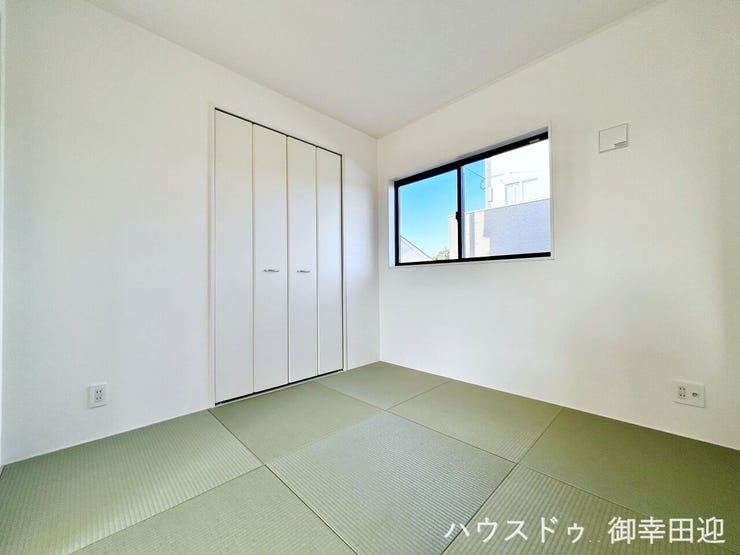 ■□■憩いと多用途の万能空間■□■ゲストをもてなし、昼寝や家事にも使える、畳のぬくもりが心地よい多目的スペース