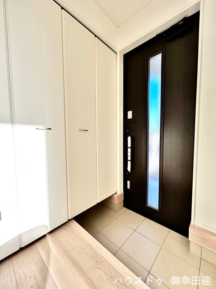 ■□■「ただいま」の安堵をくれる場所■□■訪れる人を迎え入れ、帰るたびにホッと一息つける、明るく機能的なエントランス