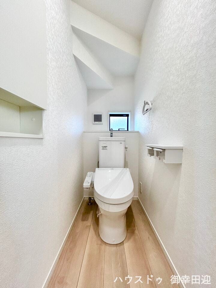 ■□■安らぎのひとときを提供する場所■□■清潔さと静けさを両立した空間。心落ち着くひとときを過ごせる、プライベートなレストルームです