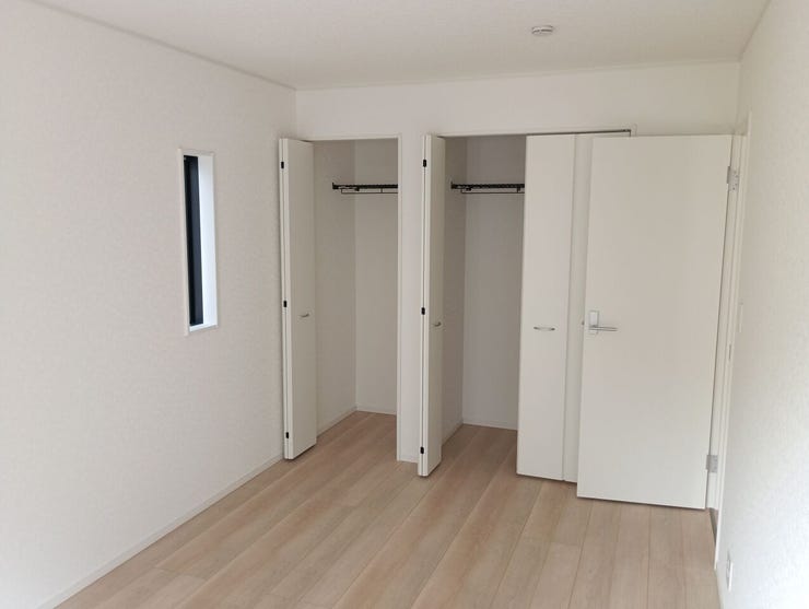たっぷり収納できるクローゼット。