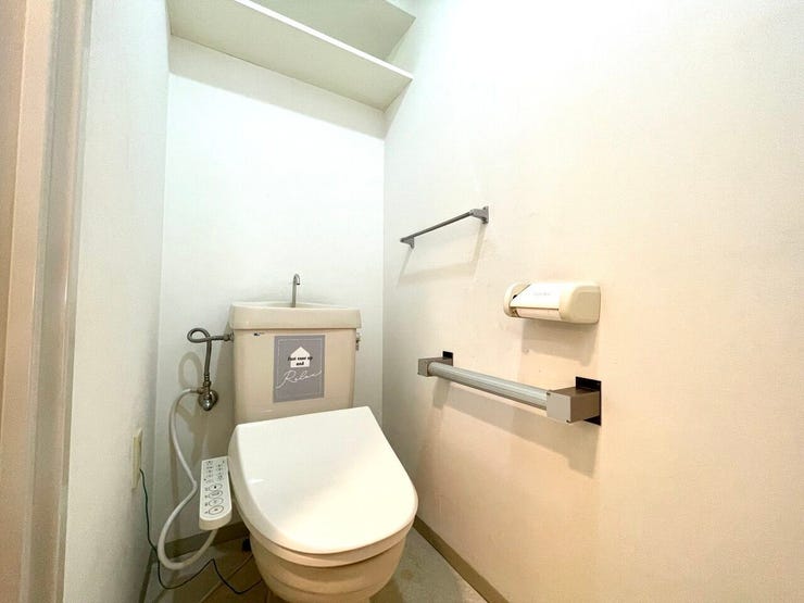 トイレ:温水洗浄便座付き、2連式のトイレットペーパーホルダーを採用しています♪