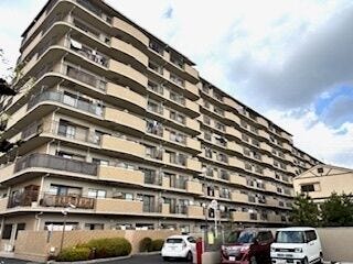 【外観】
南向きのバルコニーを是非ご覧ください!●広々LDK約13.5帖+フローリング!●生活利便施設が充実した立地です♪