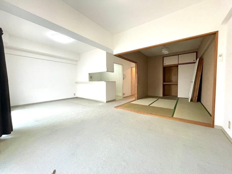 リビング:家族と過ごすひと時を溢れる光が優しく包み込むリビングダイニング♪家族とともに、心穏やかに過ごすことができます♪