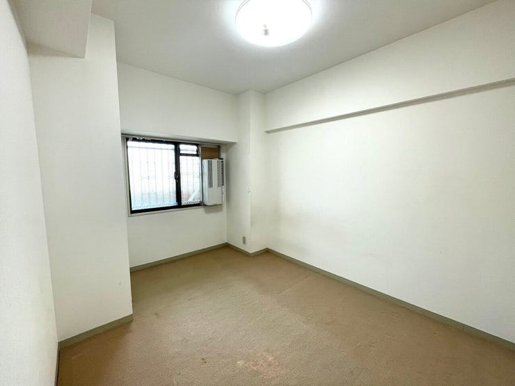 洋室:シンプルな洋室でお部屋のコーディネートが楽しめます。お好みのスタイルに彩ってお気に入りの空間にできますね♪