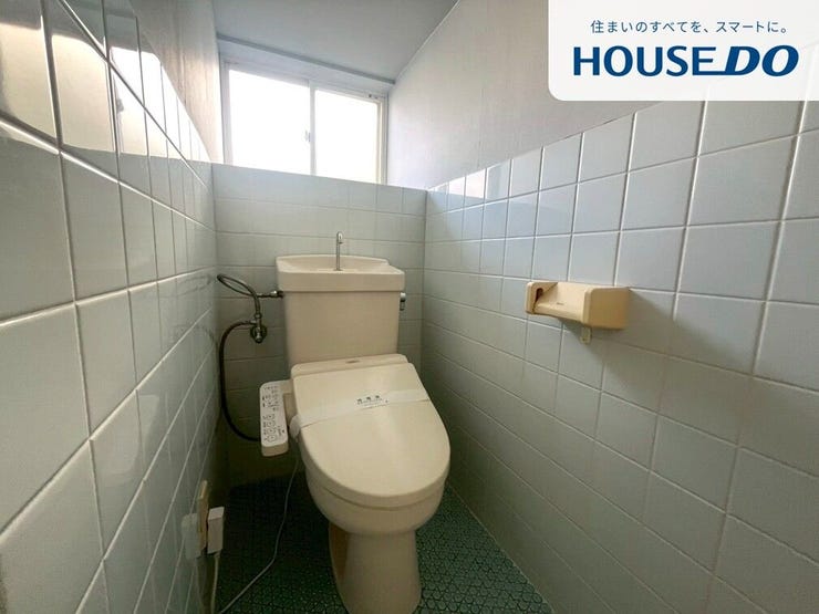 トイレは窓付きなので換気がしやすいですね。