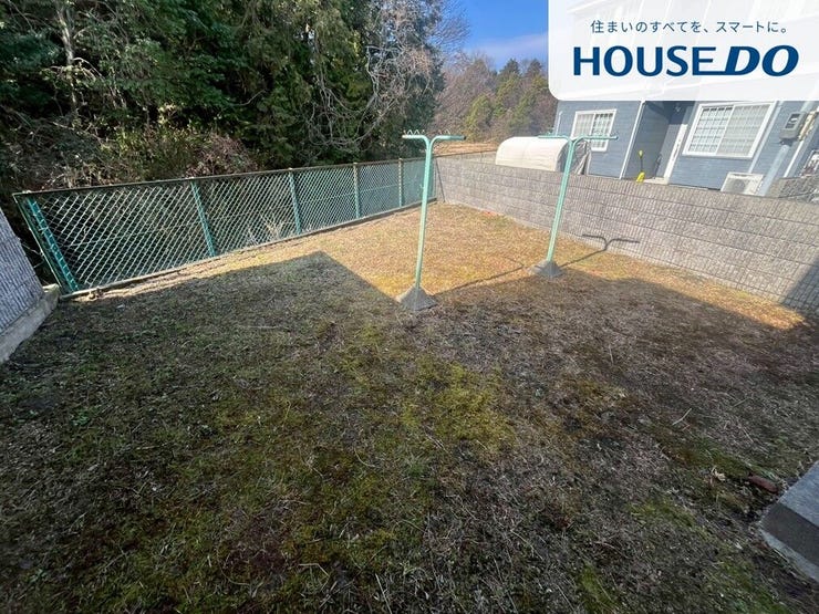 広いお庭。
のびのび洗濯物を干すこともできます。