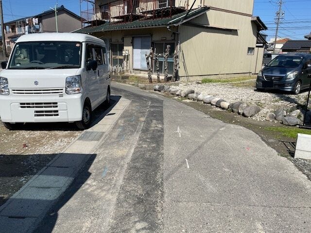 お問い合わせは「ハウスドゥ 清須」まで!
名鉄新清洲駅から西へ。十六銀行さんの前です!