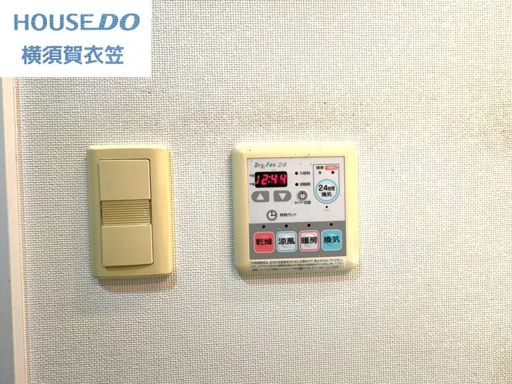 雨の日が多い時期でも、洗濯物が乾きにくい夜でも、お天気を気にすることなく洗濯機を回すことができます。換気機能もあるので湿気がたまることもなく、浴室のカビを抑えられます。