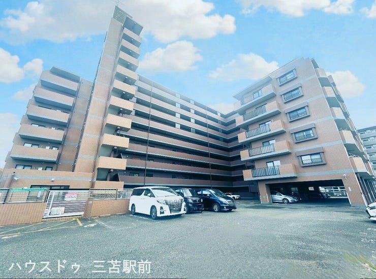 【外観】
24時間スーパーやコンビニがすぐそば☆利便性GOODな立地にリノベ物件登場☆