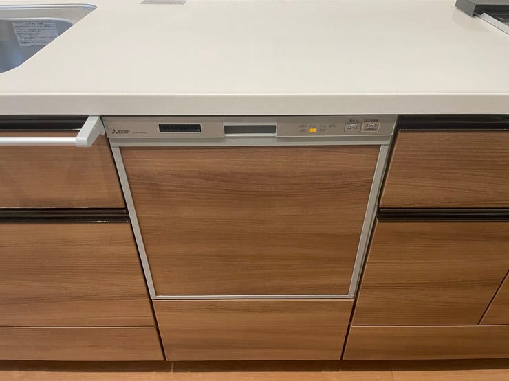 ◇食洗機◇
洗い物に時間を縛られることが無くなり、ご家族との時間も増えますね。加えて手荒れも防げてしかも節水が高い為、需要の高い設備です。