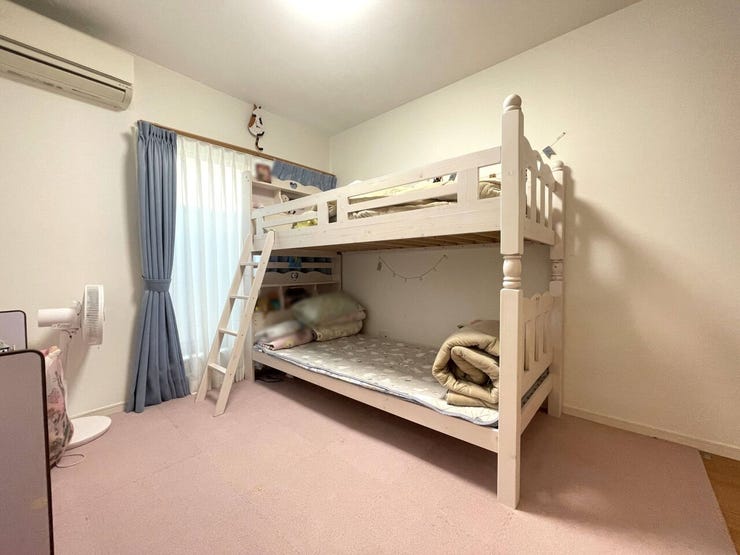 ◇洋室◇
家族の成長に合わせ多目的に使える居室です。お子様のお部屋や、趣味のお部屋にしたり、使いやすい造りのお部屋になっています。クローゼット完備です。