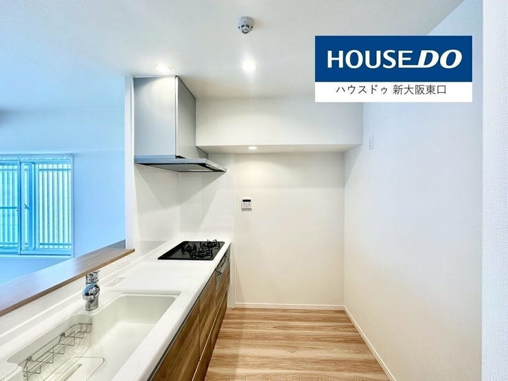 キッチン回りにはダウンライトを新設。
お手元とても明るいです。