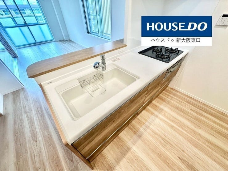 【新調】
人工大理石像の天板なので、お手入れ楽々