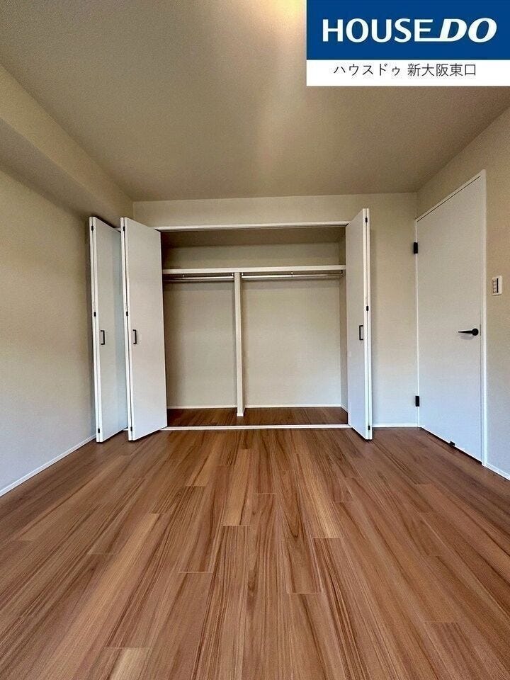 木目の強くでるフローリング。
リッチな雰囲気です。