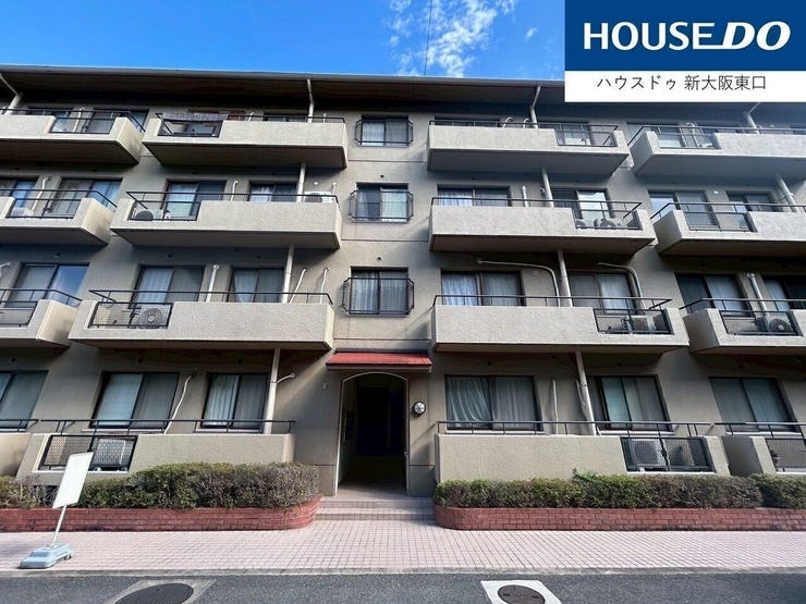 鉄筋コンクリート造の環境なマンションです。
歩道もよく整備されておりました。