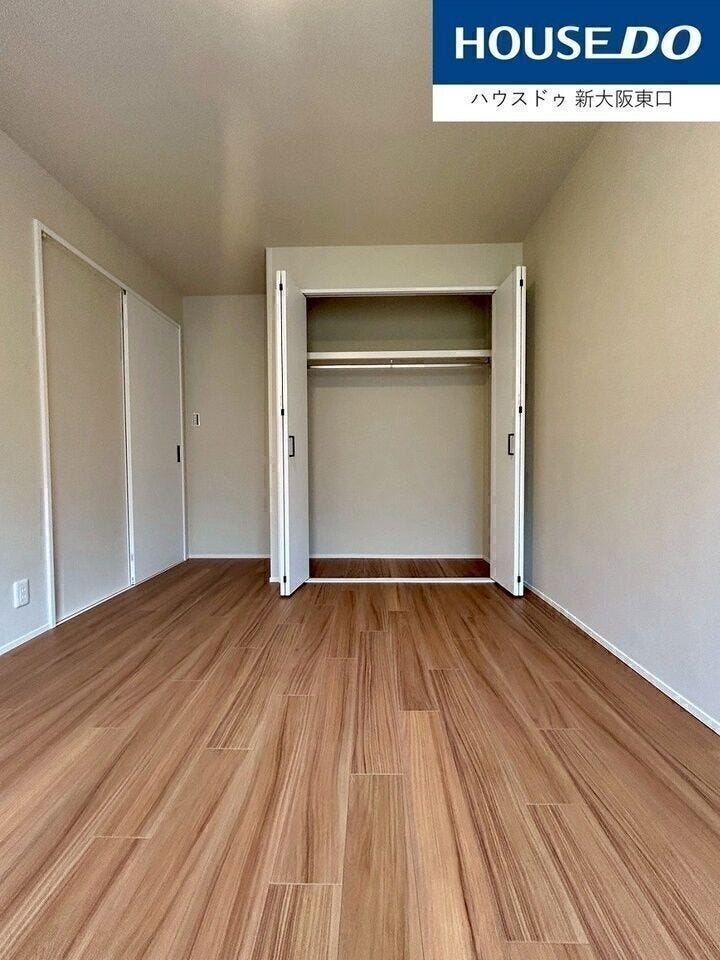 洋室7.2帖
南側から光が入るたいへん明るいお部屋です。